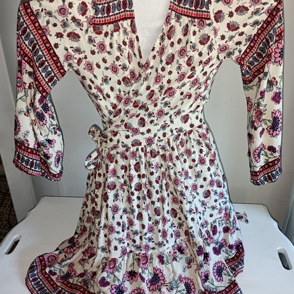 Very pretty wrap around dress XS never worn. Brand tag missing from off 5th Aven